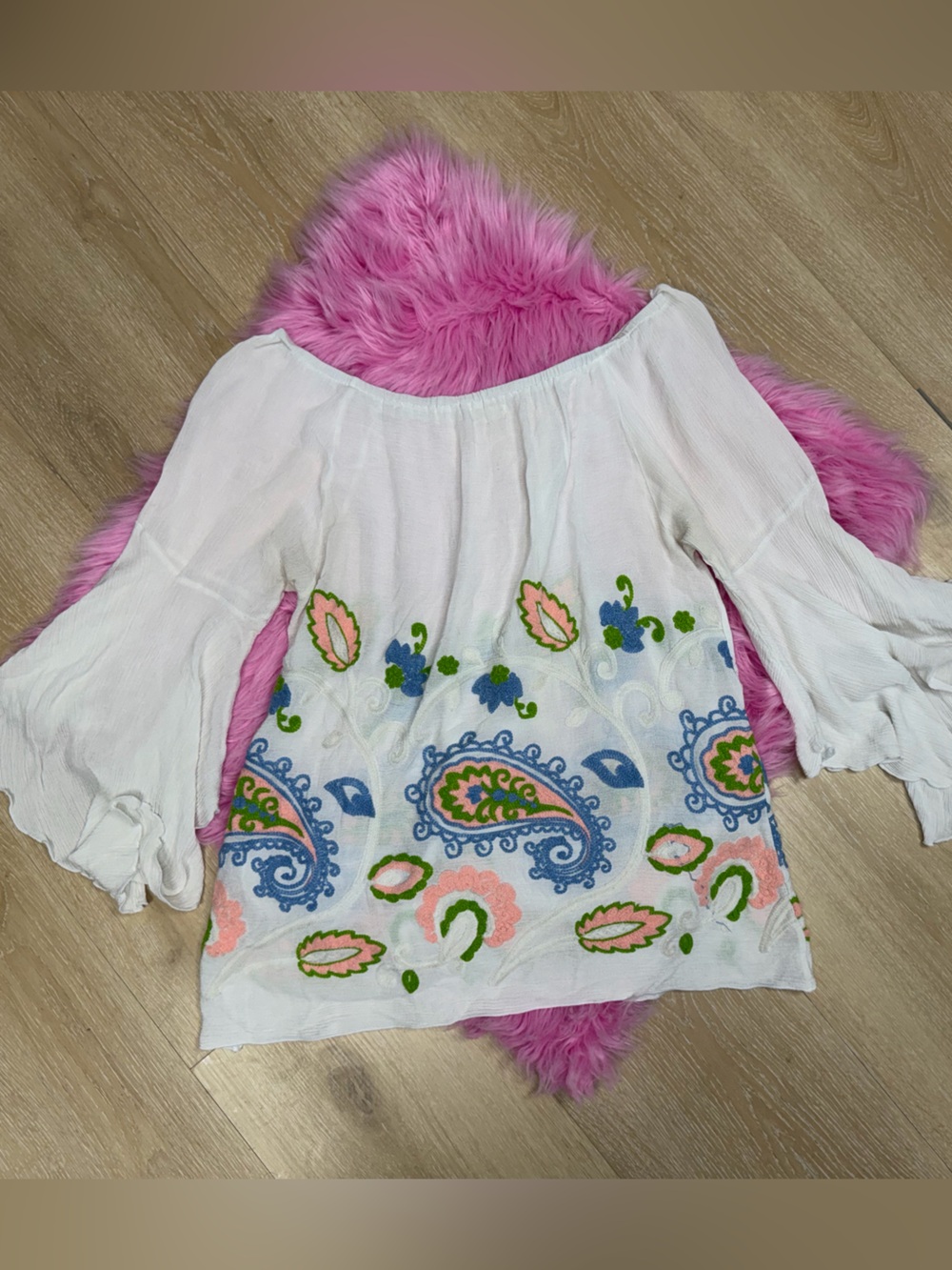 White Embroidered Floral Off-Shoulder Top M/Aa